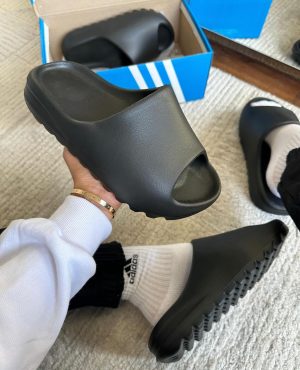 CHINELO NUVEM PRETO