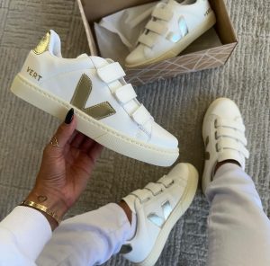 TENIS VIVI  BRANCO COM DOURADO VELCRO