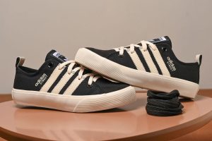 ADIDAS STREET PTO/BCO ( LINHA LUXO )