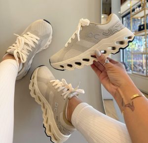 ON CLOUD BEGE ( LINHA LUXO )