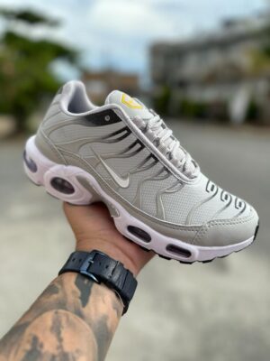 NIKE TN CINZA/BRANCO