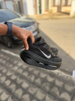 TENIS VOMERO PREMIUM PRETO/PRATA ( LINHA IMPORTADA )