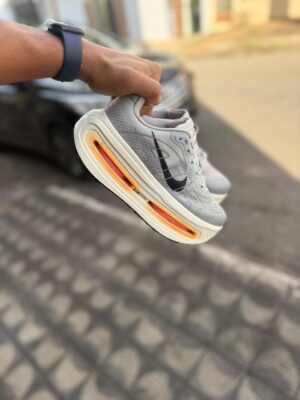 TENIS VOMERO PREMIUM CINZA/LARANJA NEON ( LINHA IMPORTADA )
