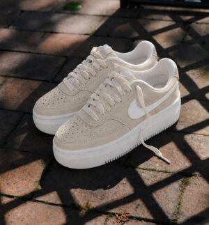 AIR FORCE COURT VISION ALTA BEGE/BRANCO ( LINHA LUXO )