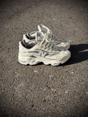 TENIS NB 1000 MARFIM/CINZA ( LINHA LUXO )