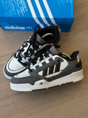 ADIDAS ADI2000 GRAFITE/BRANCO ( LINHA LUXO )